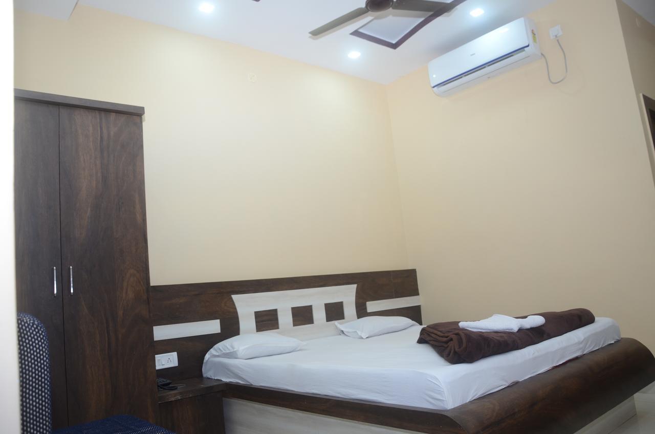 Hotel Sharda Inn Деогар Екстер'єр фото